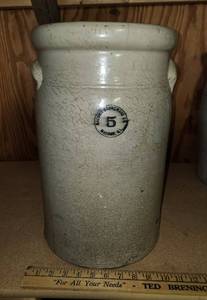 lot 114 image: Vintage Butter Churn, #5 Macomb Stoneware Co., Macomb Ill. (missing paddle)