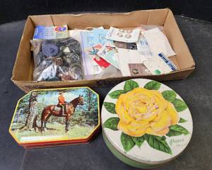 lot 124 image: Buttons