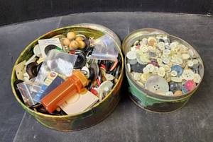 lot 126 image: Buttons