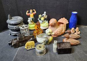 lot 136 image: Home Decor