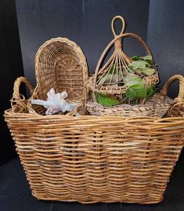 lot 141 image: Baskets