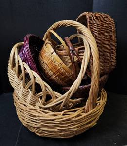lot 142 image: Baskets