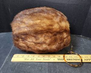 lot 143 image: Authentic Fur Hand Muf (Good Condition)