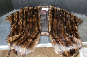 lot 145 image: Authentic Mink Fur Stein Bros. Wichita Stole (Good Condition)