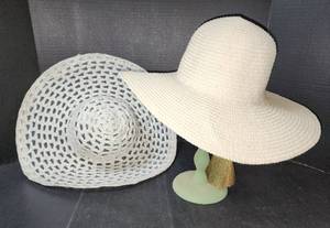 lot 156 image: Vintage Hat Stand with Brush and Hats