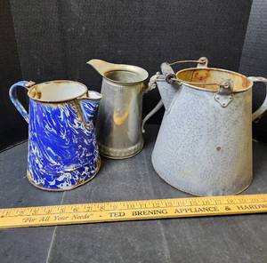 lot 170 image: Vintage Home Decor