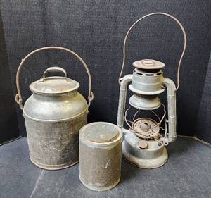 lot 171 image: Vintage Home Decor