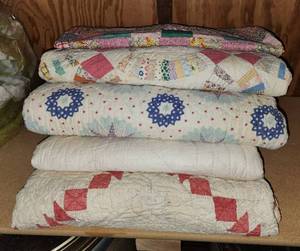 lot 192 image: (4) Handmade Quilts and (1) Handmade Quilt Topper (some are a little rough)