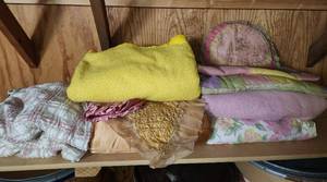lot 193 image: Vintage Bedding Sets