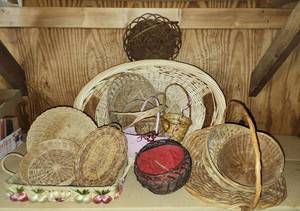 lot 206 image: Baskets