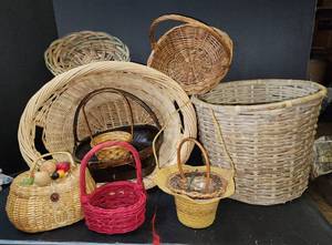 lot 207 image: Baskets