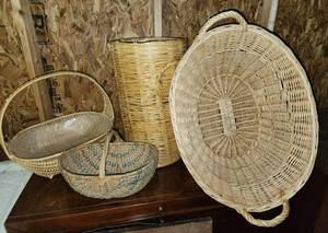 lot 208 image: Baskets
