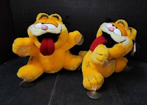 lot 216 image: Vintage Garfield Stuffed Animals Dated 1978