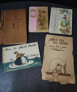 lot 225 image: Vintage Books