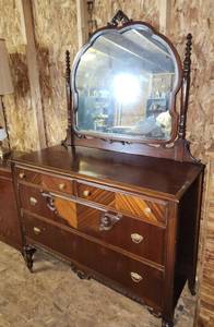 lot 246 image: Vintage Dresser with Mirror 45x20x70