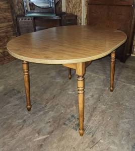 lot 250 image: Dining Table 36x48x30