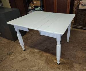 lot 253 image: Farm Table with (2) Leaves (with leaves 36x42x30) (without leaves 36x31x30)