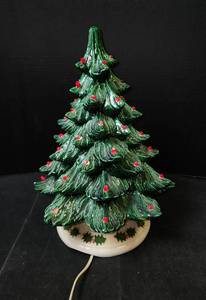 lot 267 image: Vintage 16 Ceramic Christmas Tree with Ornamental Lights (Works)