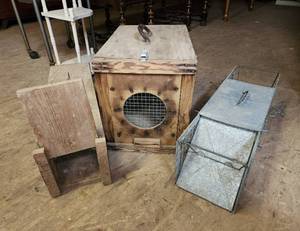 lot 303 image: (2) Animal Traps and (1) Animal Carrier