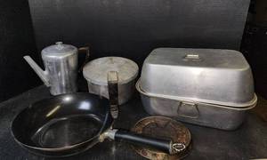 lot 306 image: Kitchen Items