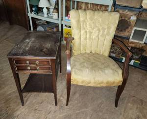 lot 307 image: Vintage Chair and End Table