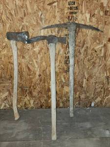 lot 403 image: Tools