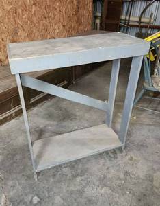 lot 413 image: Workbench 36x15x42.5