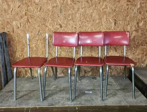 lot 416 image: (4) Vintage Metal Chairs (1 is missing the back)