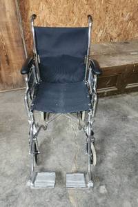 lot 419 image: Transport Wheelchair (Good Condition)