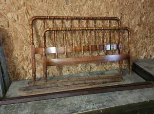 lot 421 image: Full Size Bed (Headboard, Footboard, Rails, and Slats)