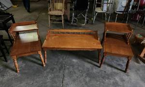 lot 424 image: Coffee Table 38.5x18.5x17.5
