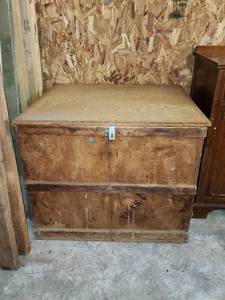 lot 443 image: Storage Crate 34x29x29