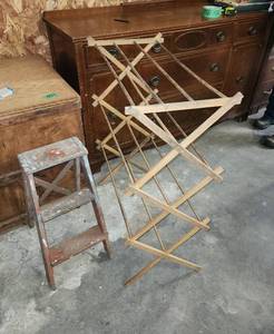lot 450 image: Vintage Drying Rack and Wooden Step Stool