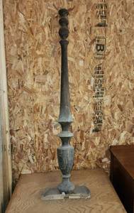 lot 452 image: Antique Ornamental Post 60