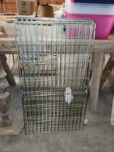 lot 453 image: Dog Pen 240x42 (10 panels measuring 24x42)