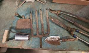 lot 463 image: Gardening Tools