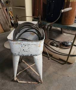 lot 464 image: Antique Wash Stand