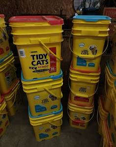 lot 472 image: (6) Buckets with Lids