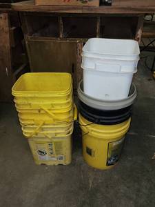 lot 474 image: Buckets