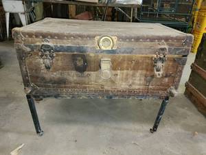 lot 484 image: Trunk and Metal Stand 31x17x13