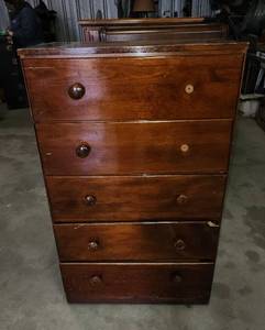lot 488 image: Chest of Drawers (see pics for damage) 26x15x44