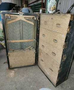 lot 495 image: Gibraltarized Hartman Cushion Top Wardrobe Trunk 40.5x21.5x22.5