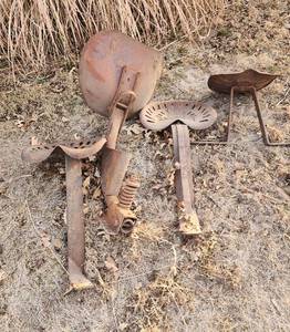 lot 497 image: (4) Tractor Seats