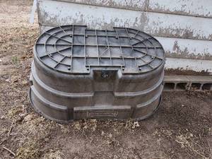 lot 508 image: Rubbermaid 150 Gallon Tank