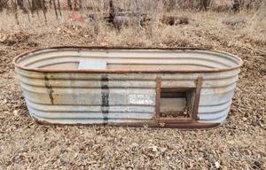 lot 512 image: Galvanized Coop Hog Watering Tank 85x32x24