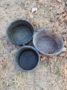 lot 19 image: (3) Rubber Feed Pans