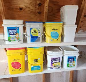 lot 25 image: Buckets (located in shed)