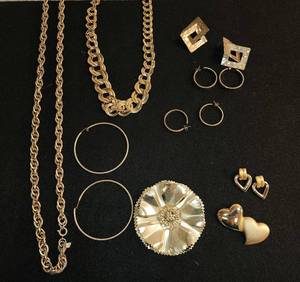 lot 27 image: Costume Jewelry