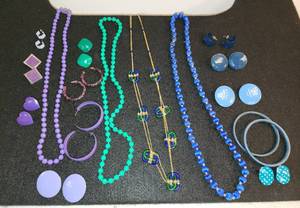 lot 30 image: Costume Jewelry