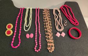 lot 32 image: Costume Jewelry